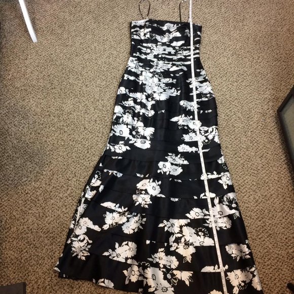 JS Collections Black and White Gown - Picture 5 of 9